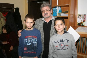 ръководителят на клуб „Аз, фотографът” - г-н Митко Момчев, с Гочо Кушев и Атанас Тодоров
