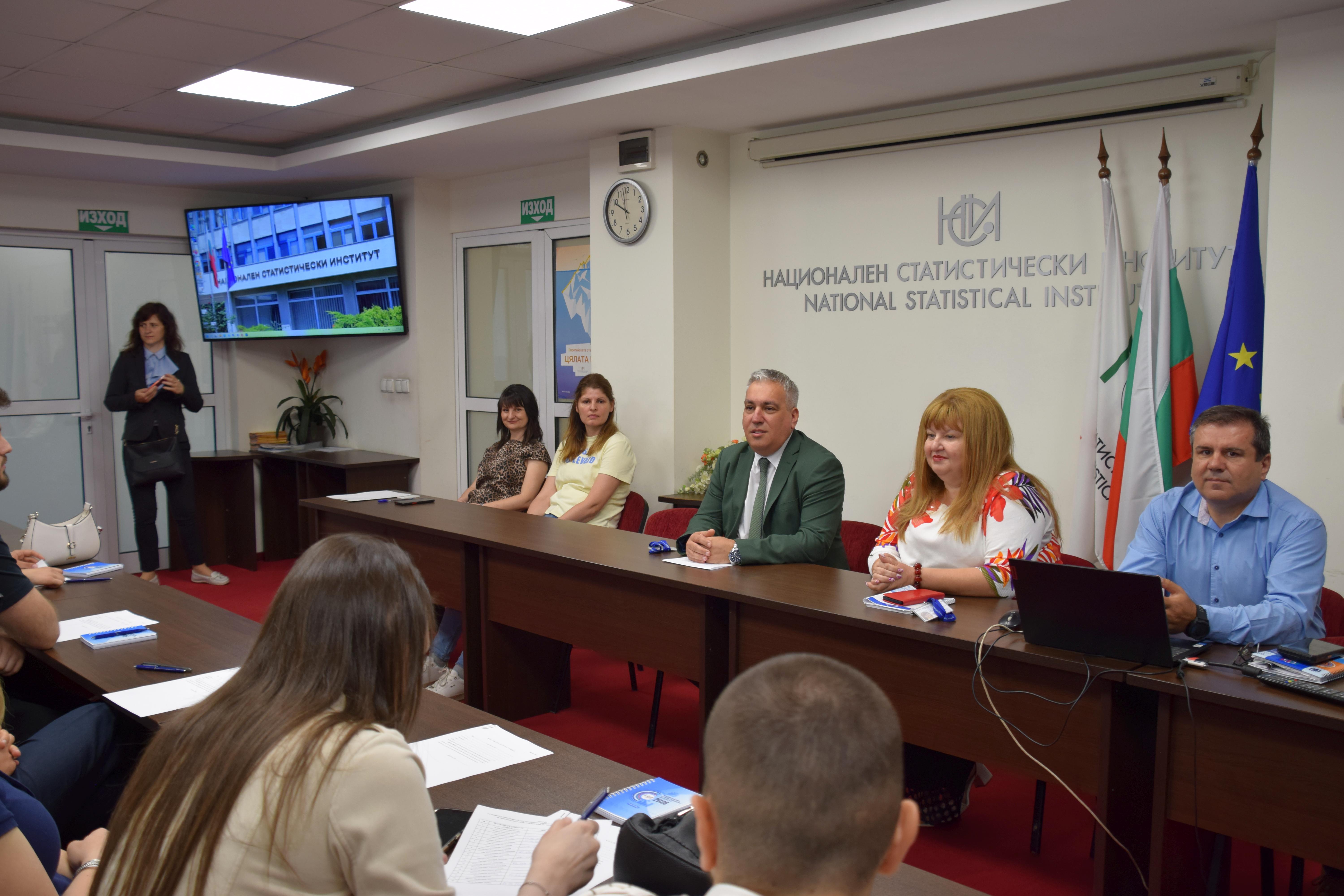 НСИ отново прие студенти от УНСС на летен стаж