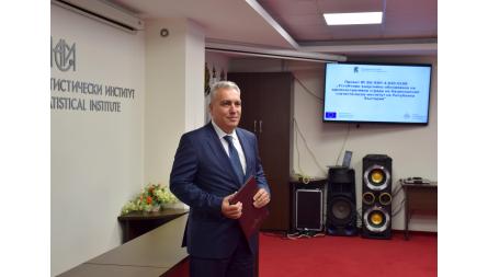 Приключи с ...