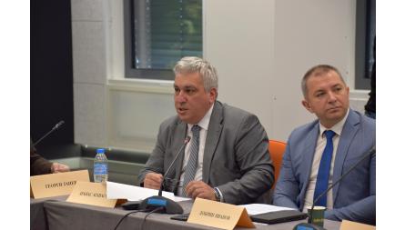 Председате ...