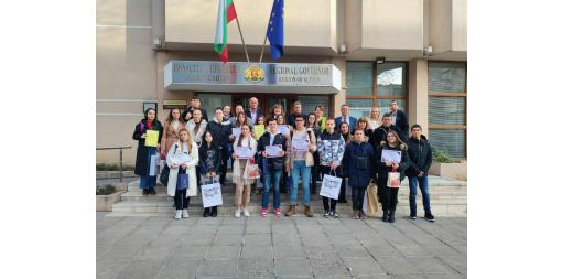 Assoc. Prof. Mihail Konchev, PhD - Deputy President of NSI presented diplomas to students from Professional High School of Economics - Sliven